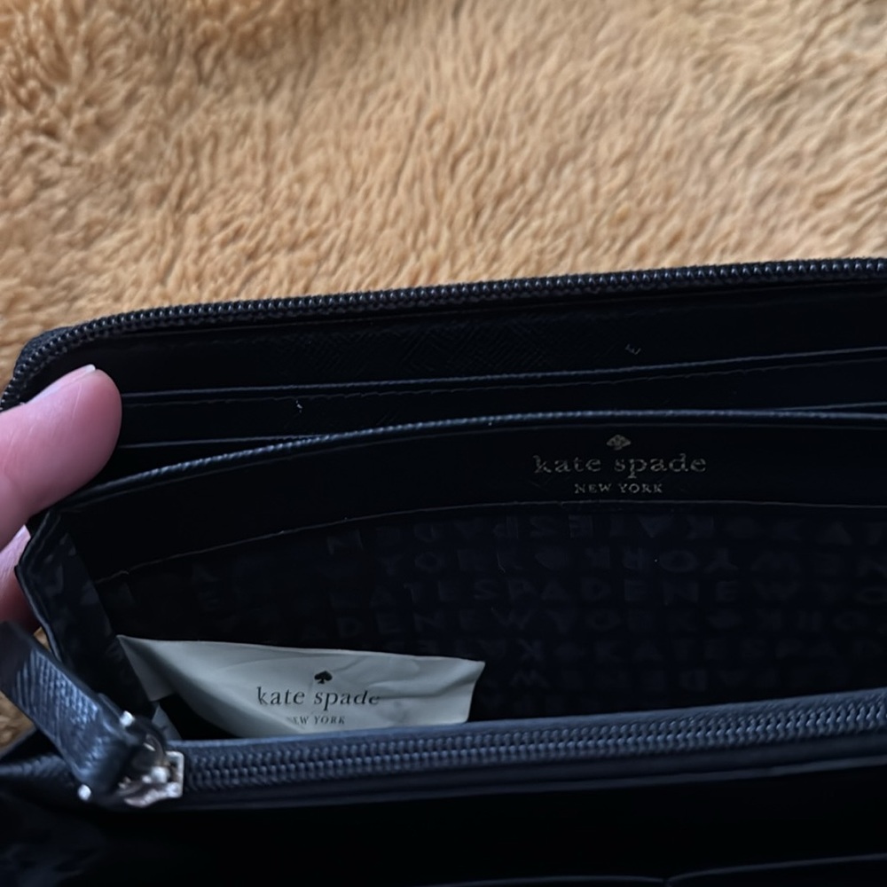 Kate Spade Wallet
excellent condition 
never used - Picture 4 of 4